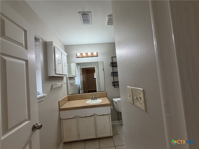 Building Photo - 111 Lancelot St