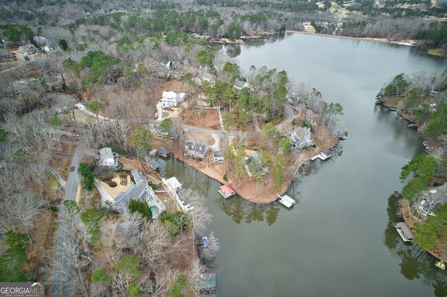 Building Photo - 75 Lakeshore Dr NW