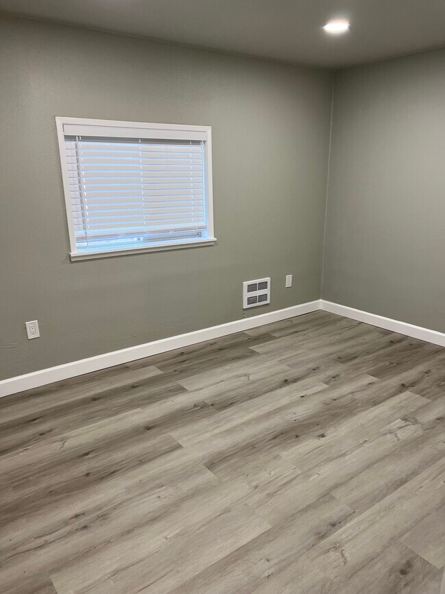 Building Photo - 1912 S 17th St