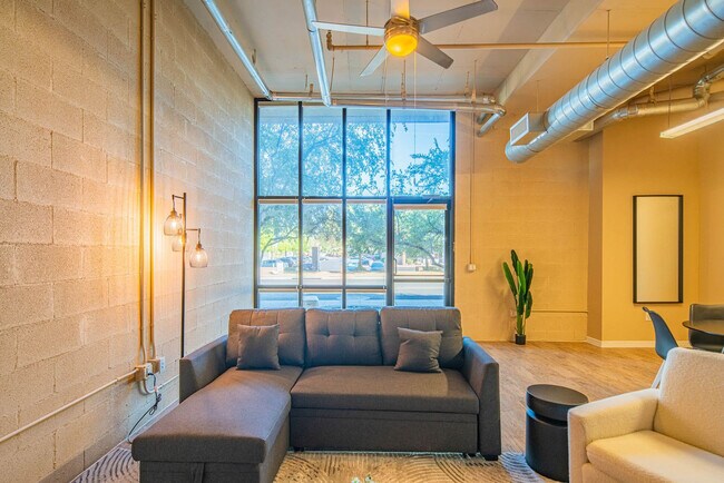 Building Photo - 1275 E University Dr