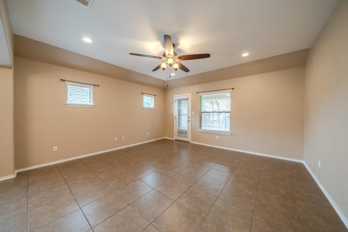 Building Photo - 304 Jack Ryan Ln