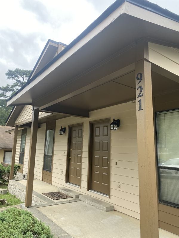 Building Photo - 921 Odom Dr