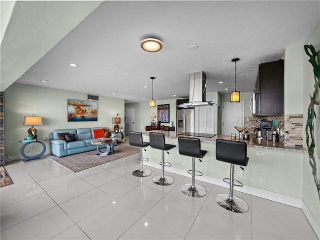 Building Photo - 7200 Sunshine Skyway Ln S