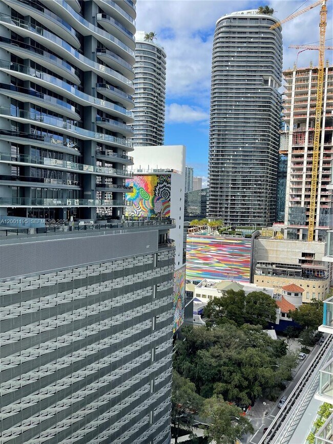 Building Photo - 1050 Brickell Ave