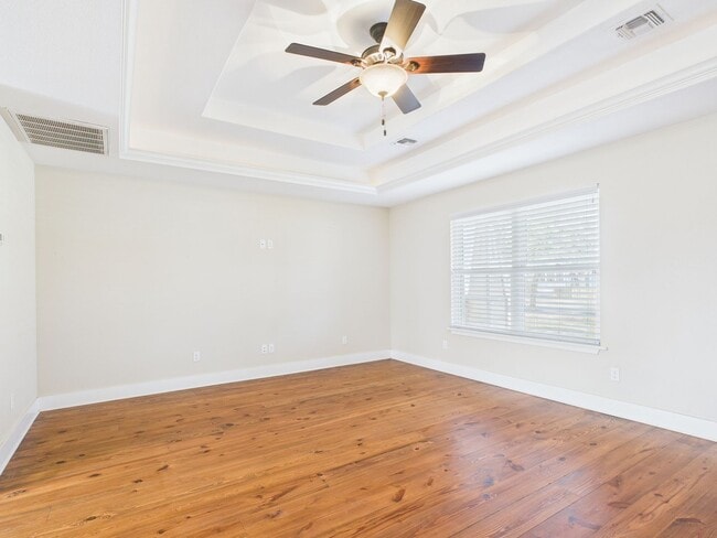 Building Photo - Adorable Bunglow