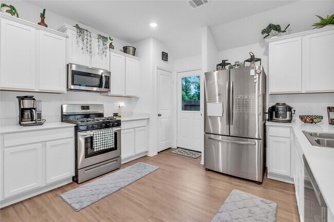 Building Photo - 6308 Astoria Pk Ln