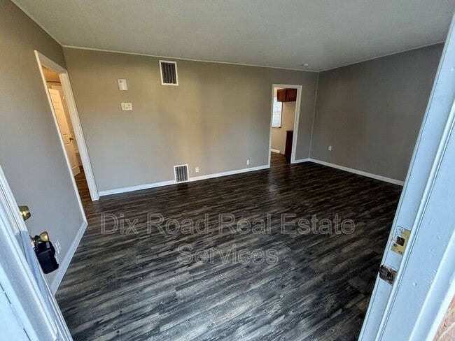 Building Photo - 111 Forestwood Ave