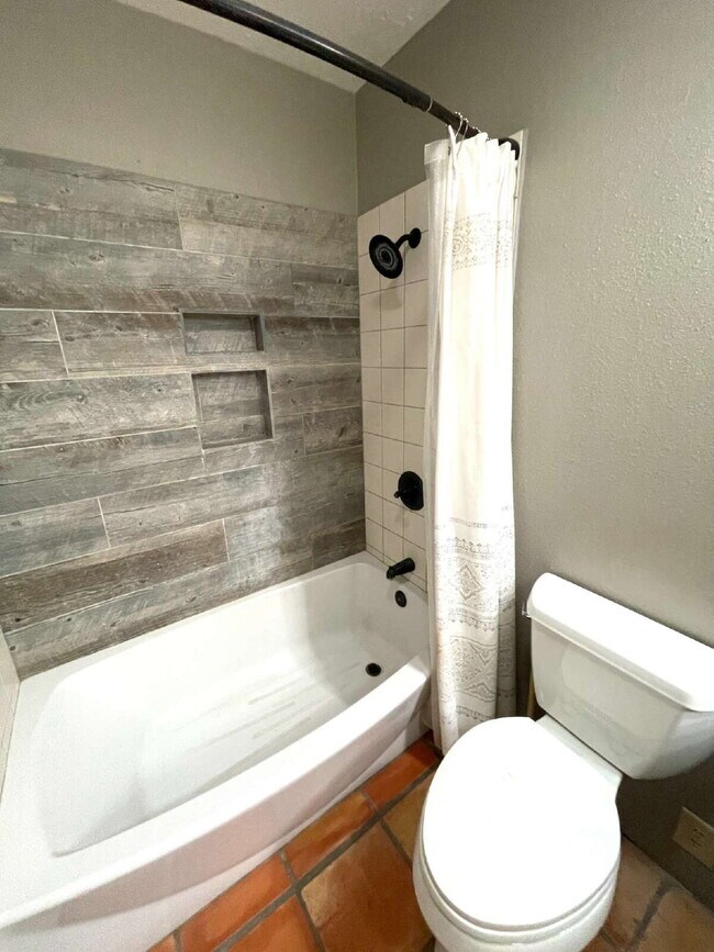 Building Photo - Nob Hill! 2bd/1ba/1CG Gorgeous!