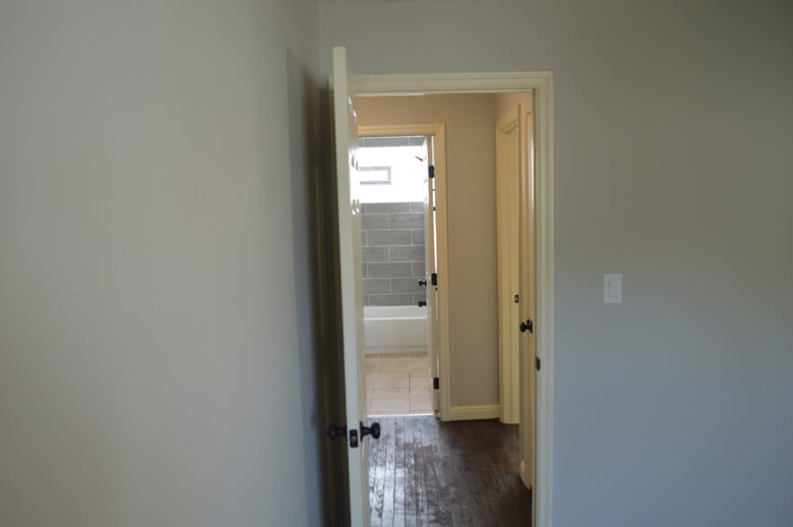 Building Photo - 3373 Kimberly Ave