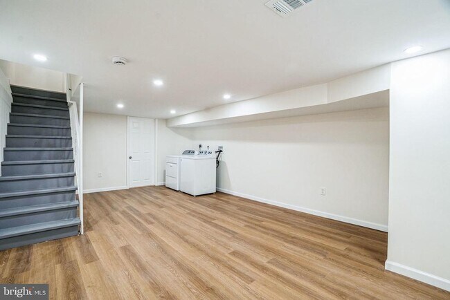 Building Photo - 435 N 32nd St