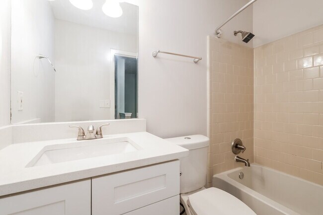 Building Photo - 895 Highland Terrace NE