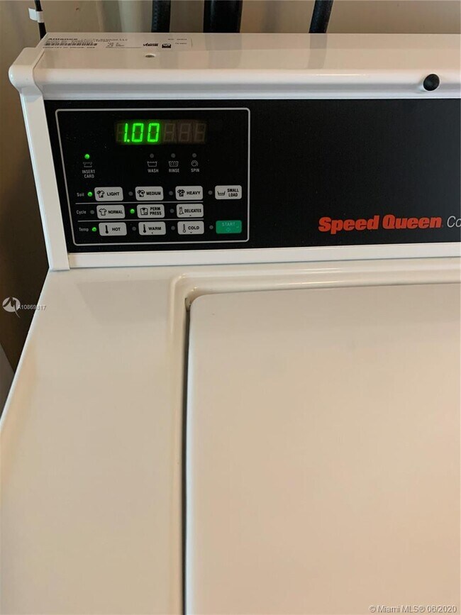 Building Photo - 9450 Poinciana Pl