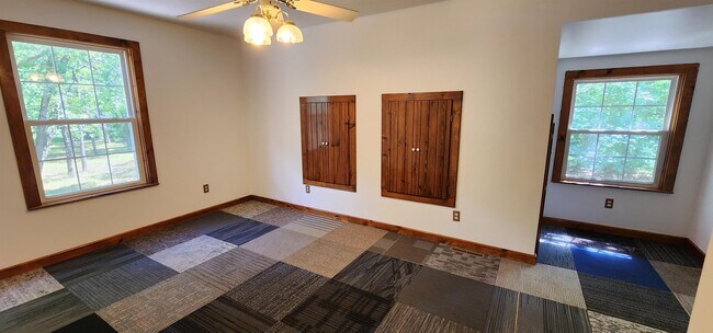 Building Photo - 226 N High Bridge Rd