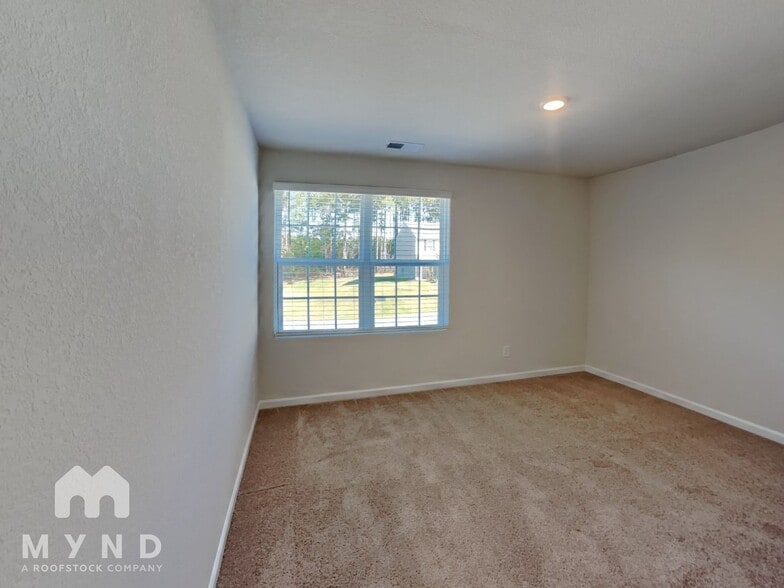 Building Photo - 415 Ivy Bank Dr