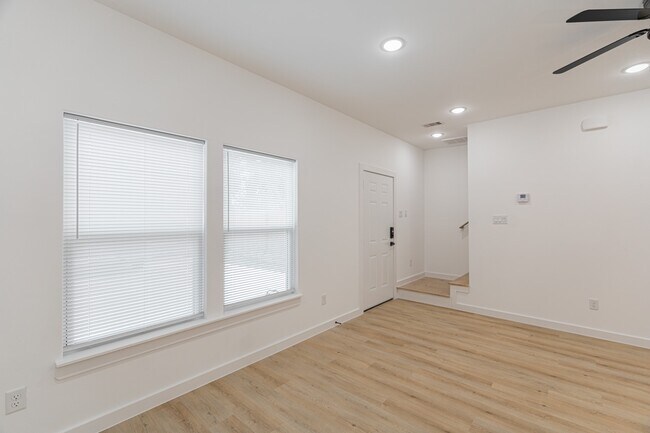 Building Photo - 7126 Bywood St