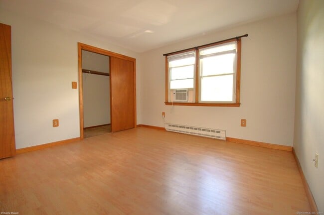 Building Photo - 246 Woodford Ave