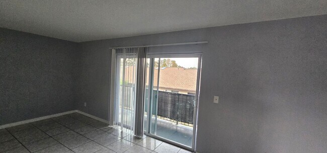 Building Photo - 2 BEDROOM / 2 BATH APARTMENT (GOLDEN KEY APARTMENTS) NEAR THE FLORIDA MALL