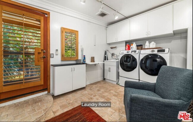 Building Photo - 9060 Harland Ave