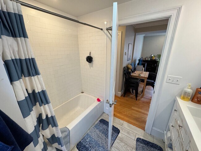 Building Photo - Beautiful 5 bed 2 bath in Cambridge.....