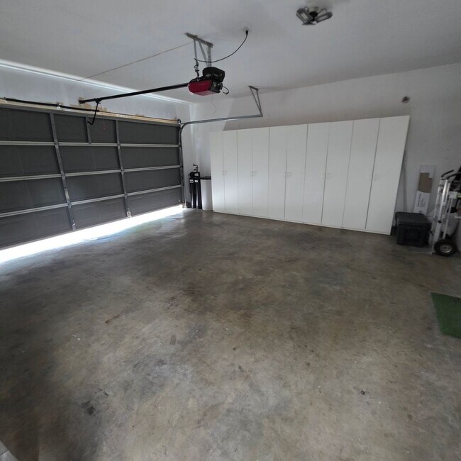 Building Photo - Clayton Single Story 3bd/2ba - Bright open living w/new flooring