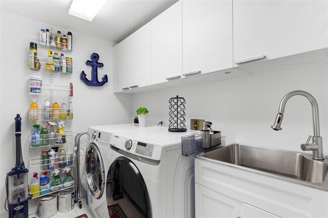 Building Photo - 3535 S Ocean Dr