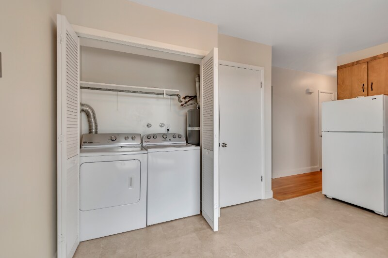 Building Photo - 475 N St E