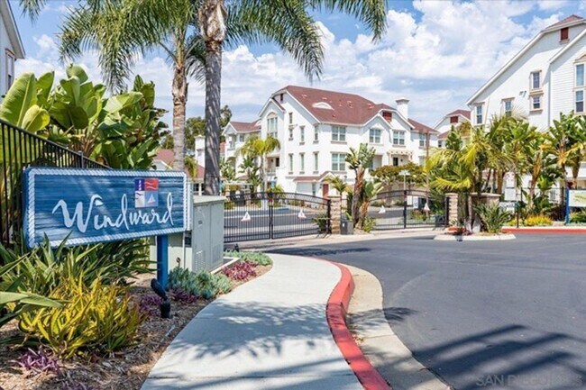 Building Photo - Available Now! Tri-Level 3 Bedroom 3.5 Bath Townhome!!