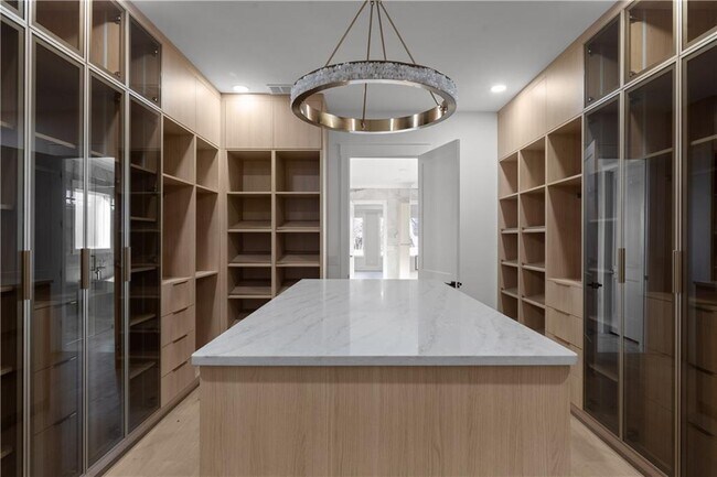 Building Photo - 407 Buford