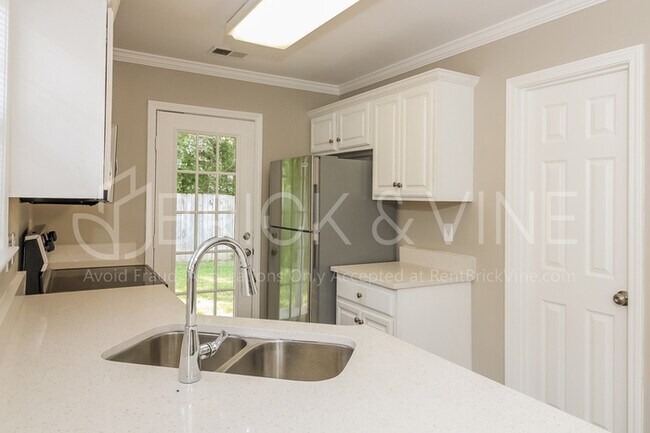 Building Photo - 429 Tocoa Rd