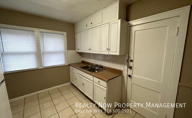 Building Photo - 3346 Desota Ave