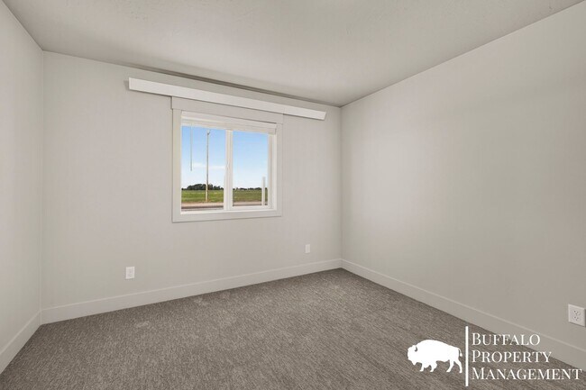 Building Photo - 6289 N Silver Fox Rd