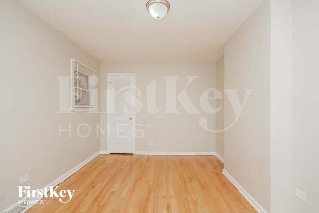 Building Photo - 14340 Kenwood Ave