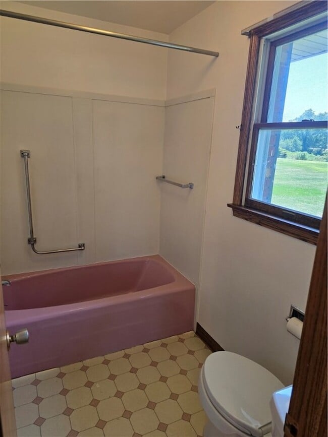 Building Photo - 719 W Old Rte 422