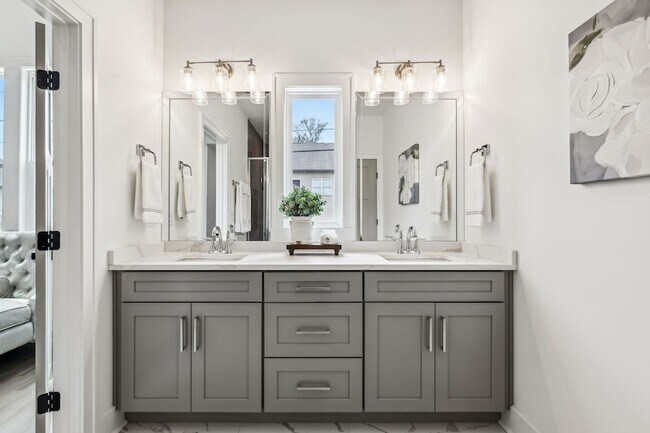 Building Photo - 2109 Chadwell Retreat Dr