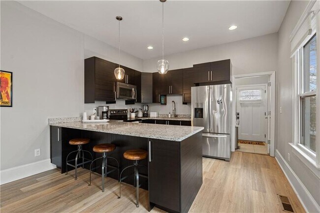 Building Photo - 1412 Allene Ave SW