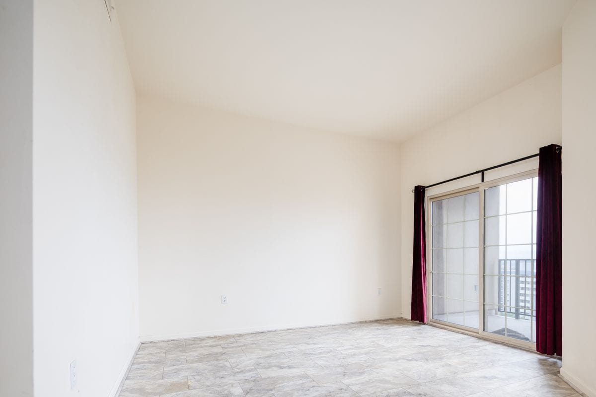 Building Photo - 475 W 12th Ave