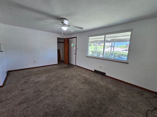 Building Photo - 2 Bedroom Brick Ranch Home - Available NOW!