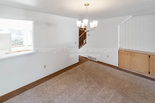 Building Photo - 1605 E 33rd Ave