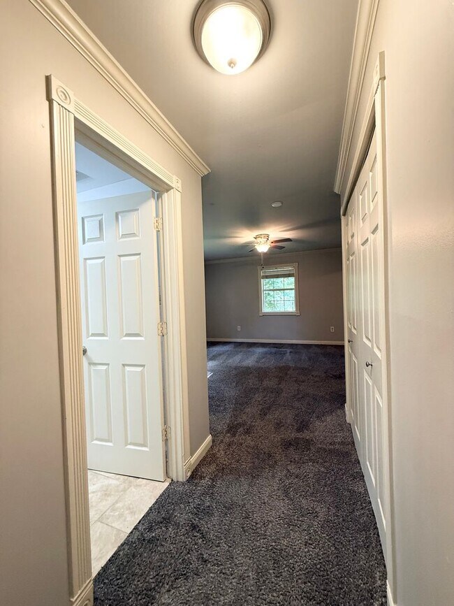 Building Photo - 9115 Oak Grove Ln