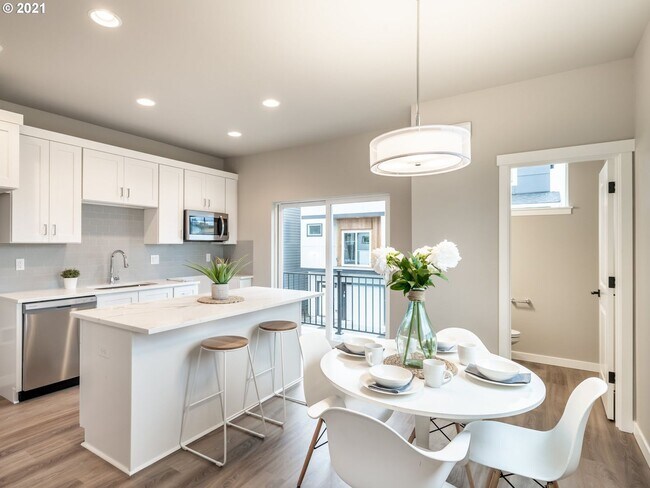 Building Photo - Detached Townhouse, 3br 3.5bth, Built 2022, Gorgeous upgrades