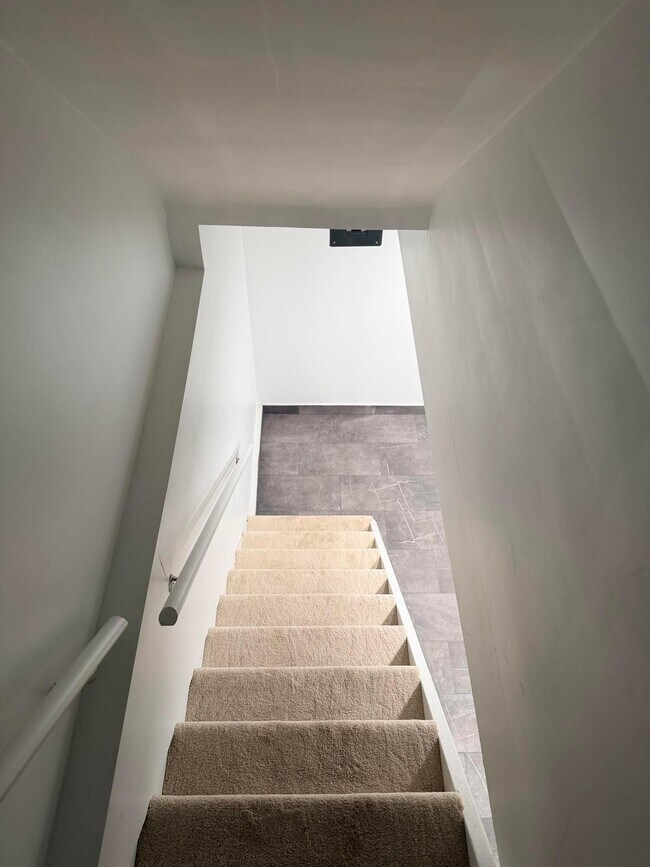 Building Photo - 672 Sheridan Ave