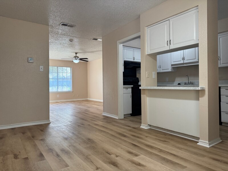 Building Photo - 1379 Sylvan Dr