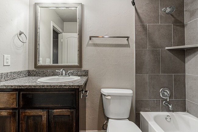 Building Photo - Buena Vida awaits for you!