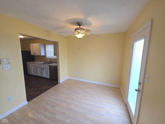 Building Photo - 4320 Village Bend Ln