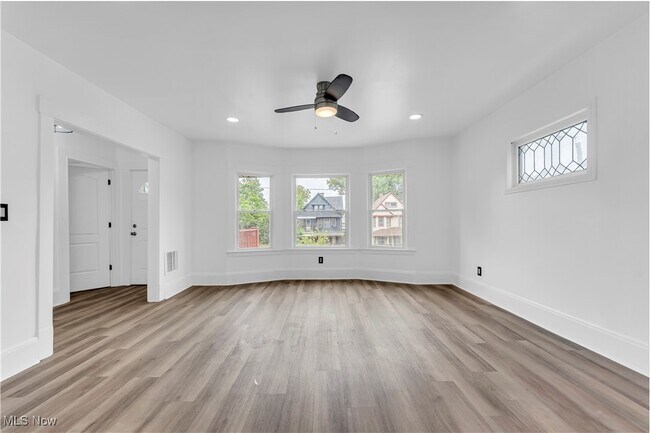 Building Photo - 10222 Parkgate Ave