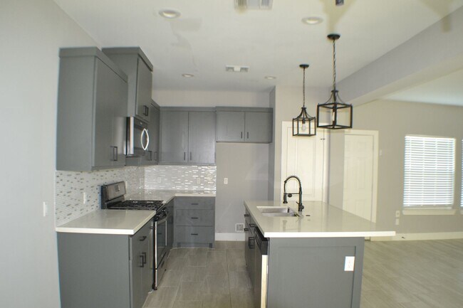 Building Photo - House for rent in Houston