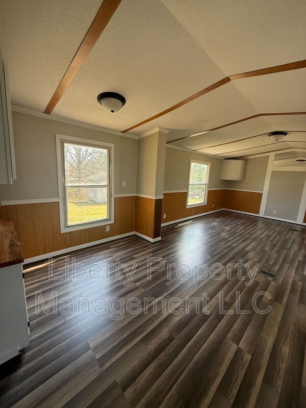 Building Photo - 21 Hillside Ln