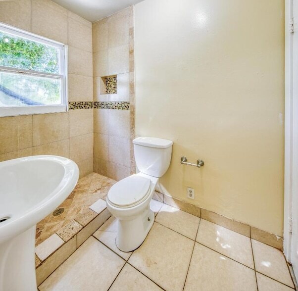 Building Photo - 505 S J St