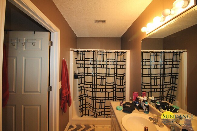 Building Photo - Nice 3 Bedroom Home in Mary Esther