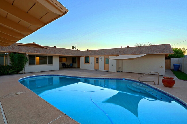 Building Photo - 6203 N 12th Pl